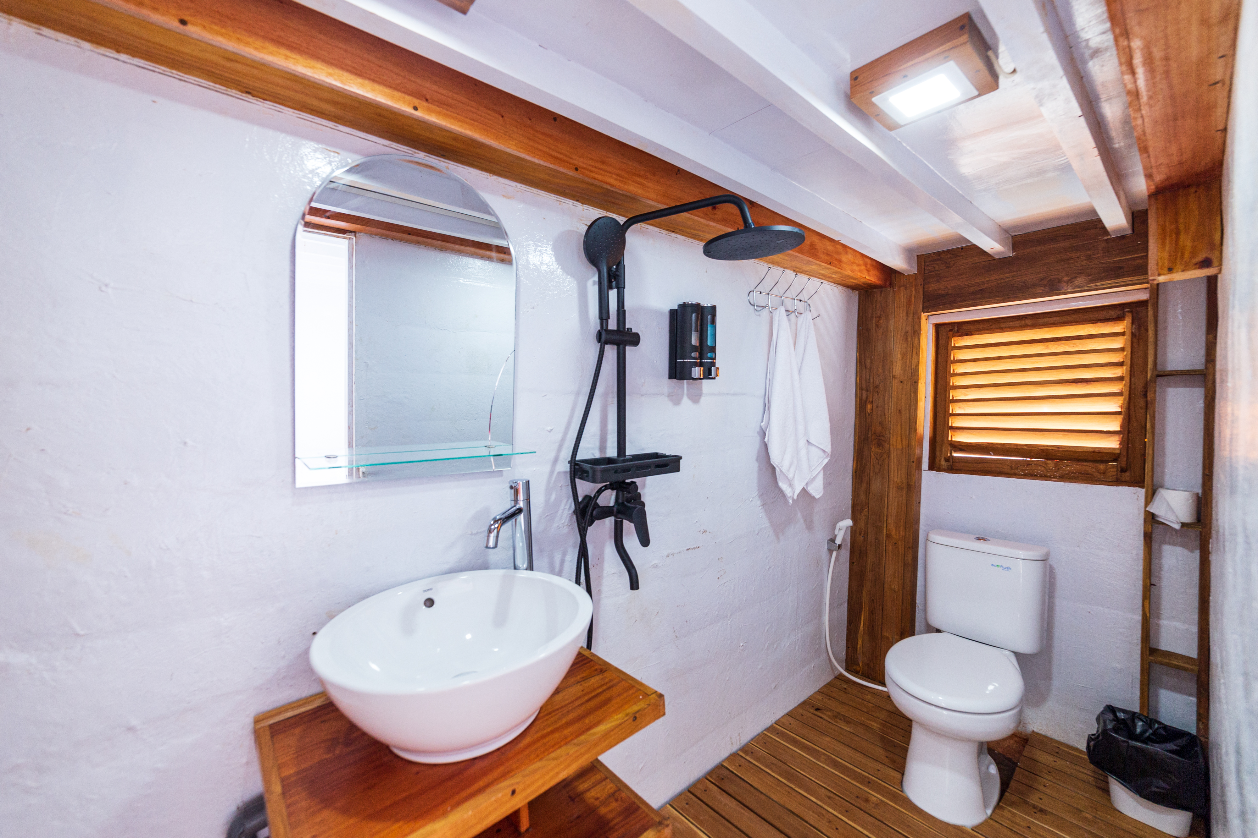 Triple cabin bathroom